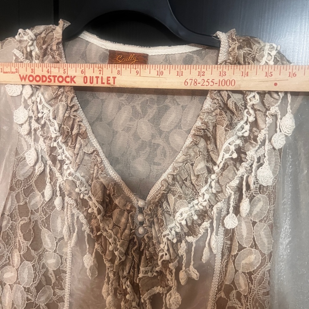 Elegant Cream Lace Women Top - Picture 8 of 16